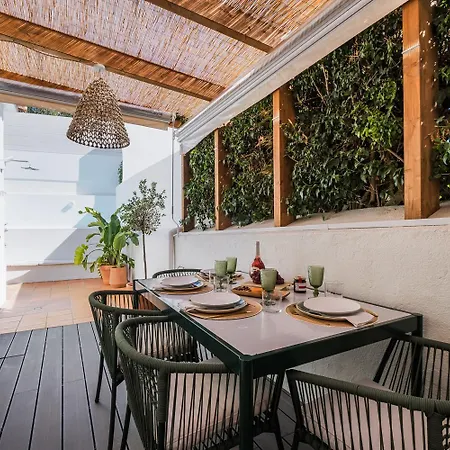 Charming Two Bedroom House With Private Pool Near The Cascais And Lisbon Parede